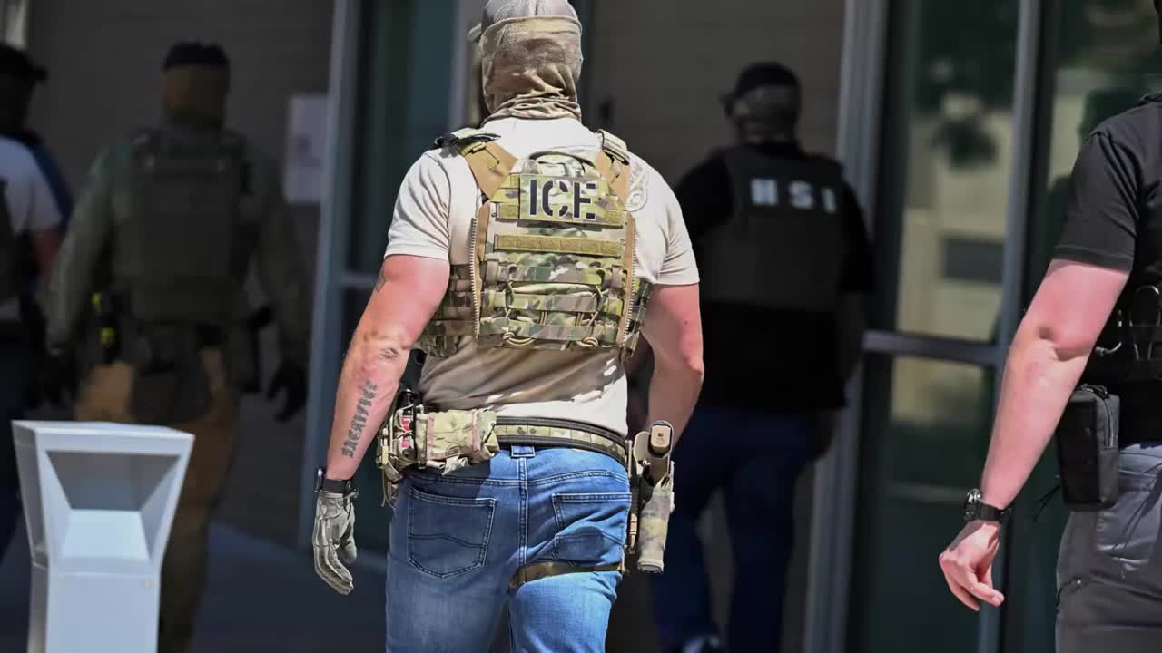LAPD Instructs Officers To Verify ICE Identities During Migrant Arrests