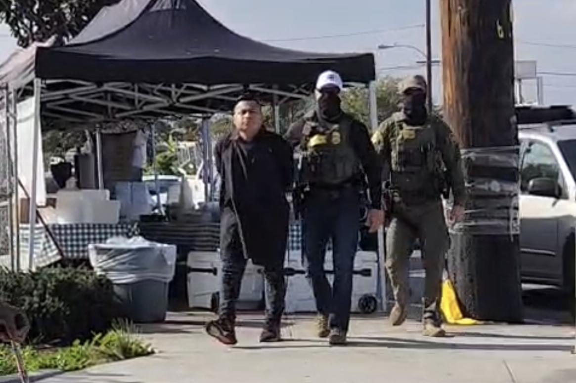 Immigration agents take cash box from La Puente taco stand