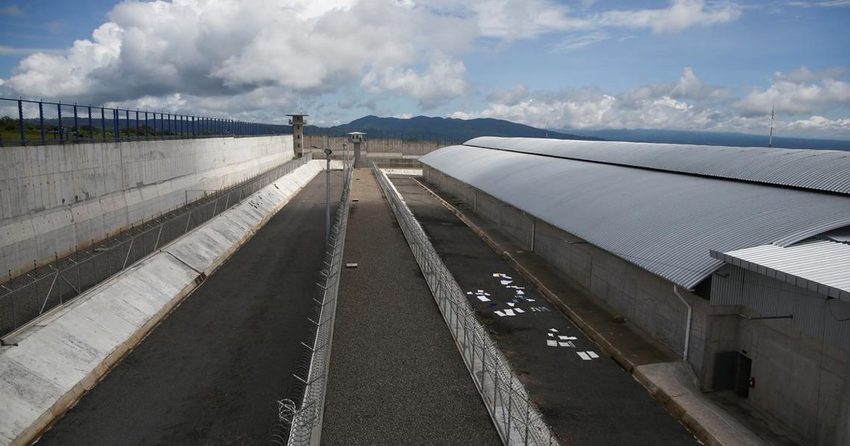 Deported Venezuelans describe abuse in El Salvador's CECOT prison