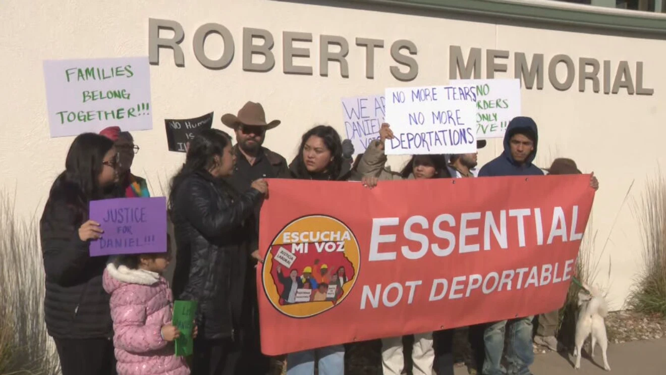 Iowa family calls to halt man's deportation at town hall