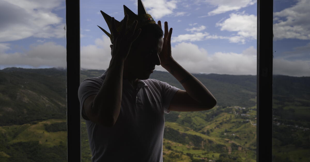 Gay Venezuelan makeup artist deported to El Salvador and imprisoned in CECOT for 125 days, beaten and sexually abused by guards