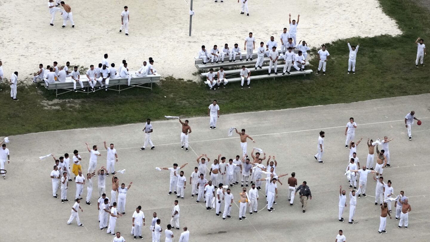 Human Rights Watch documents overcrowding, medical neglect, and degrading treatment at three Florida immigration detention centers