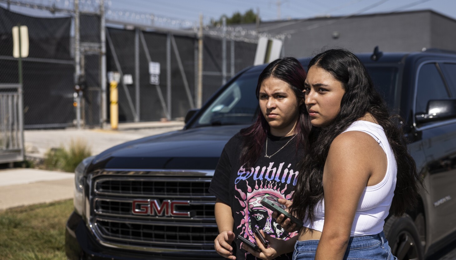 Detained father describes overcrowded conditions at Broadview ICE facility