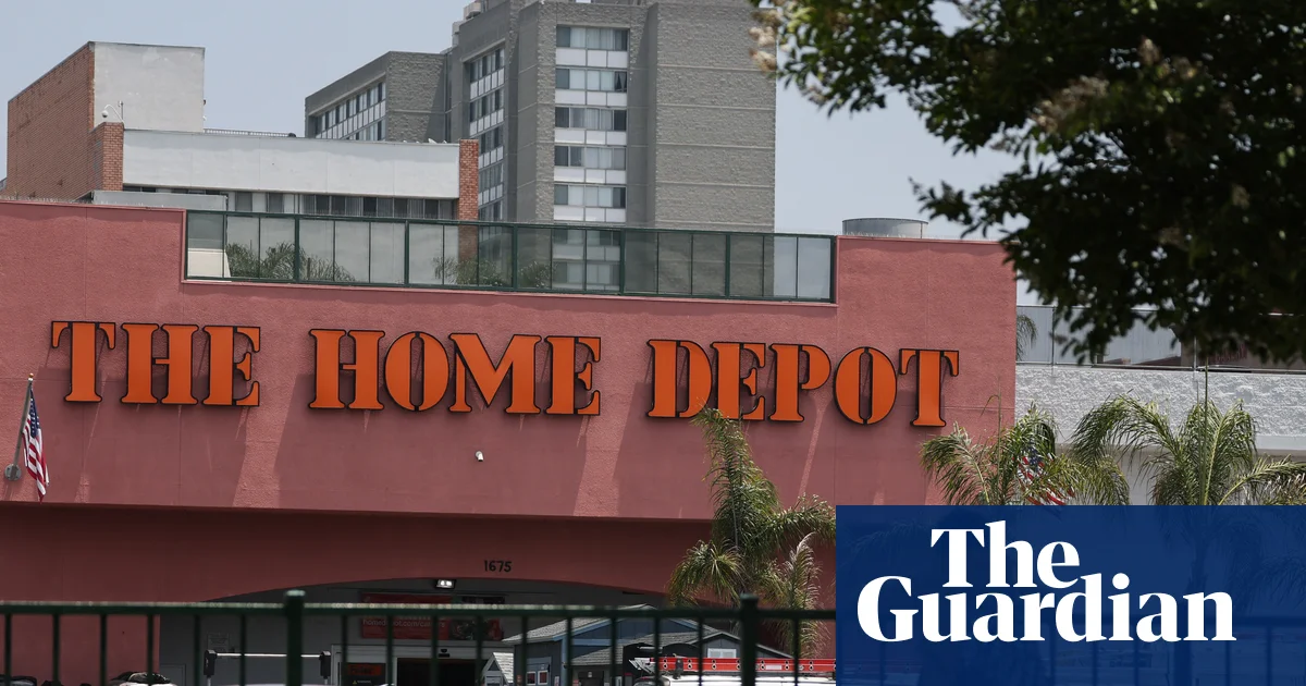 US citizen photographer arrested while filming ICE raid at Home Depot